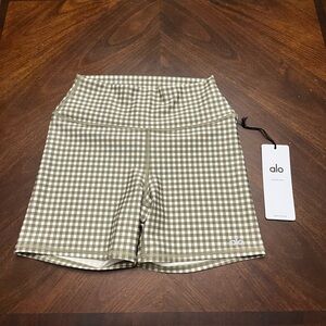 ALO Yoga Airlift Gingham Shorts 5”
